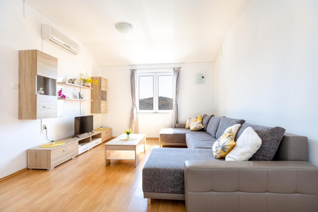 Apartments Villa Maja Рогозниця Екстер'єр фото