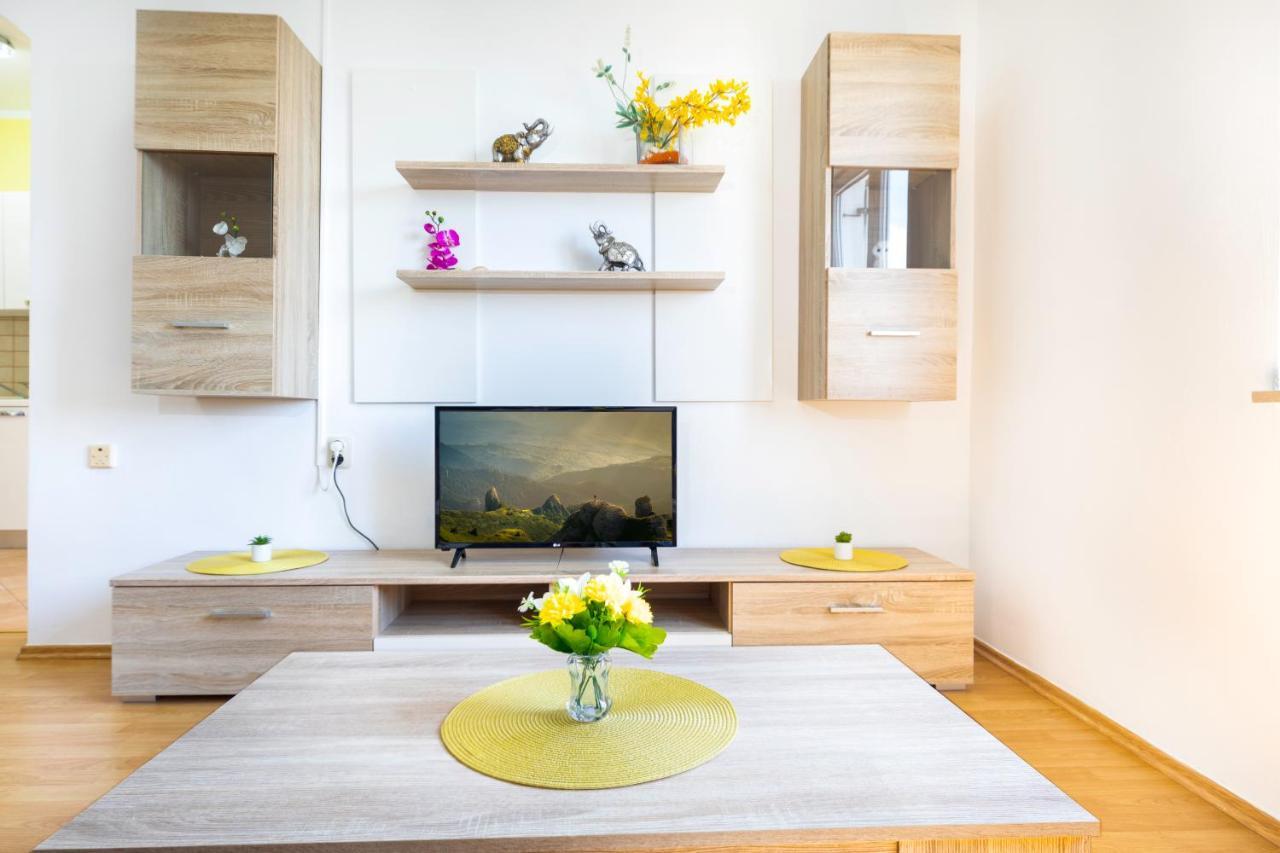 Apartments Villa Maja Рогозниця Екстер'єр фото