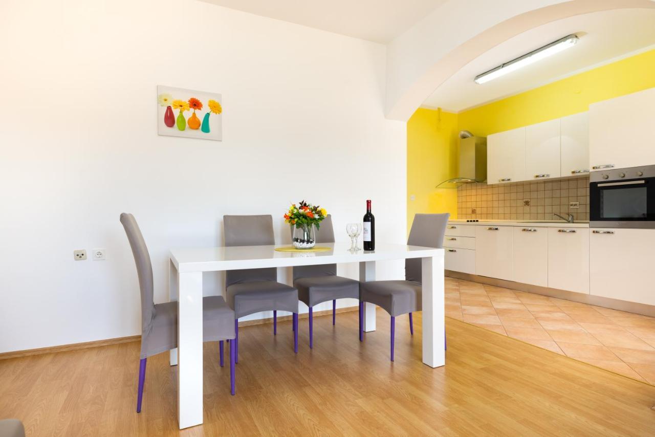 Apartments Villa Maja Рогозниця Екстер'єр фото
