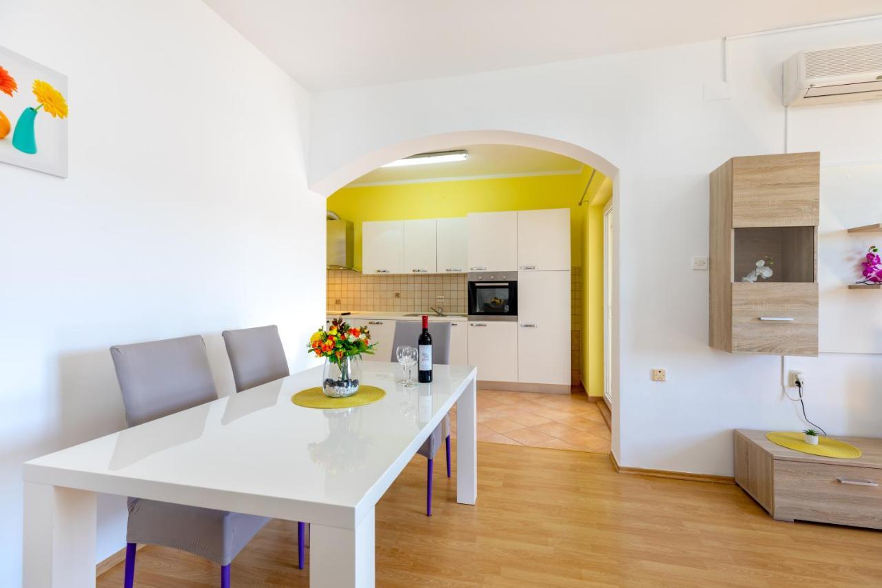 Apartments Villa Maja Рогозниця Екстер'єр фото