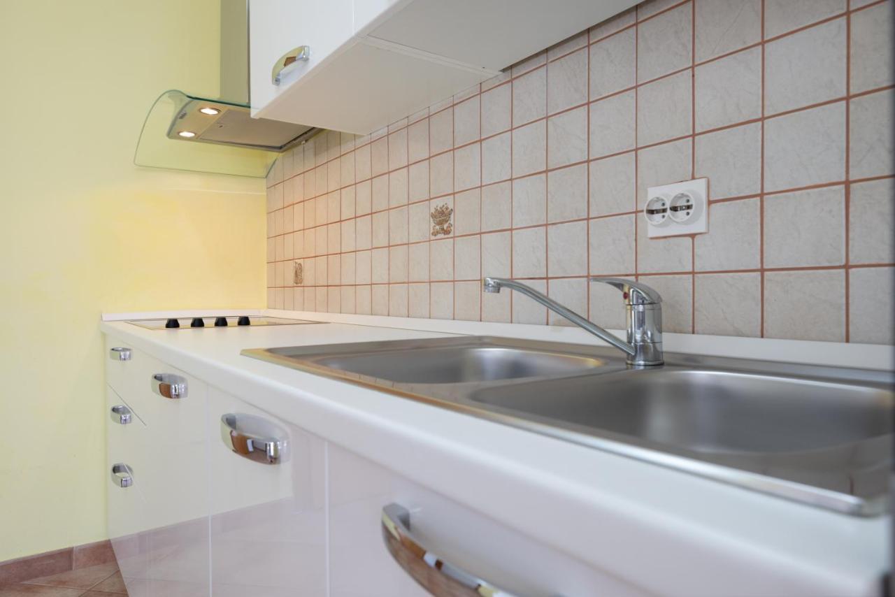 Apartments Villa Maja Рогозниця Екстер'єр фото