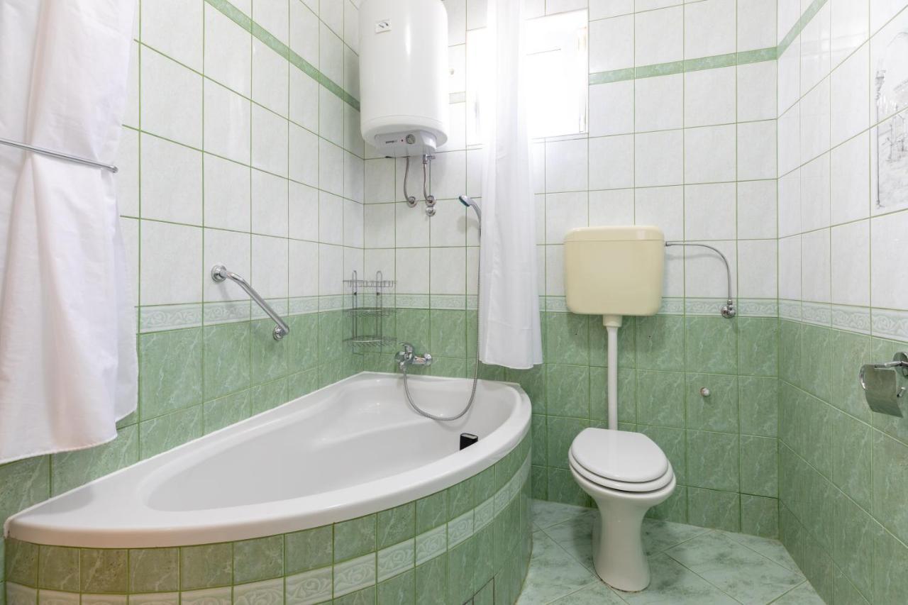 Apartments Villa Maja Рогозниця Екстер'єр фото