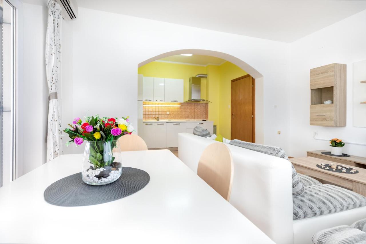 Apartments Villa Maja Рогозниця Екстер'єр фото
