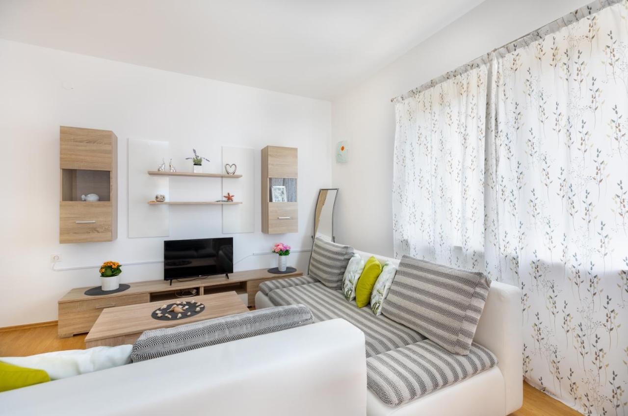 Apartments Villa Maja Рогозниця Екстер'єр фото