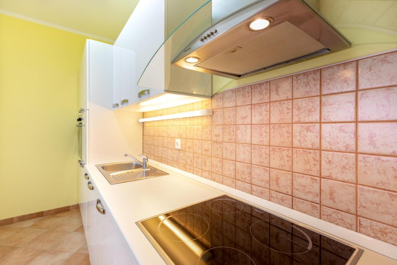 Apartments Villa Maja Рогозниця Екстер'єр фото