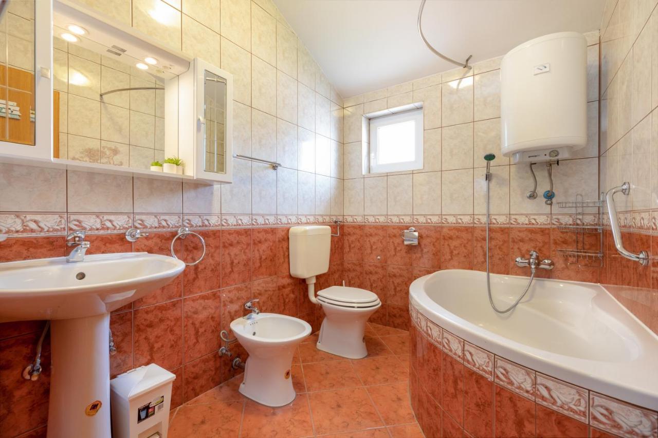 Apartments Villa Maja Рогозниця Екстер'єр фото