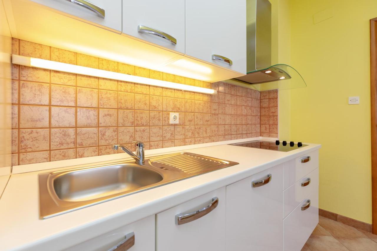 Apartments Villa Maja Рогозниця Екстер'єр фото