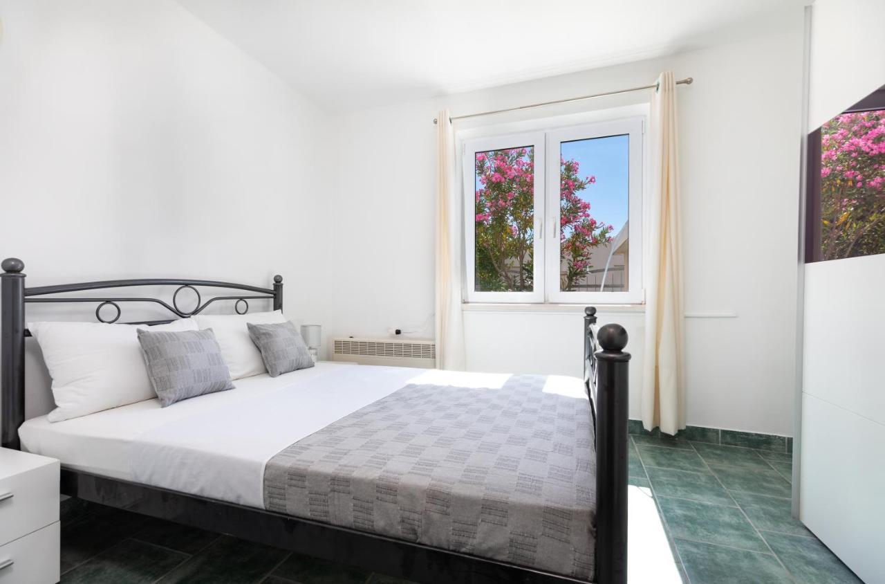 Apartments Villa Maja Рогозниця Екстер'єр фото