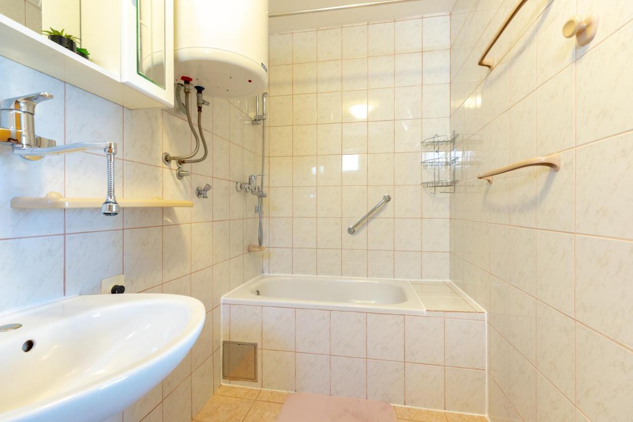 Apartments Villa Maja Рогозниця Екстер'єр фото