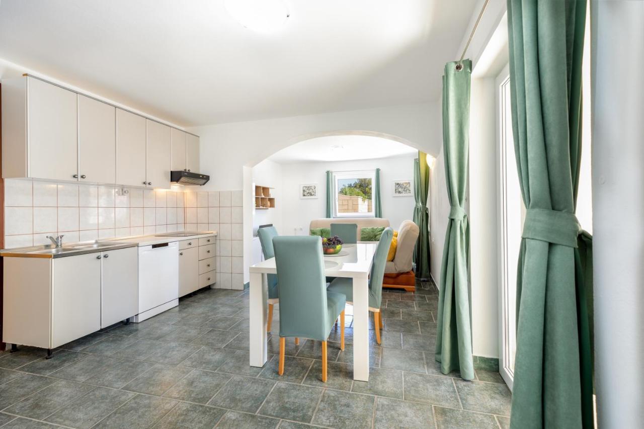 Apartments Villa Maja Рогозниця Екстер'єр фото