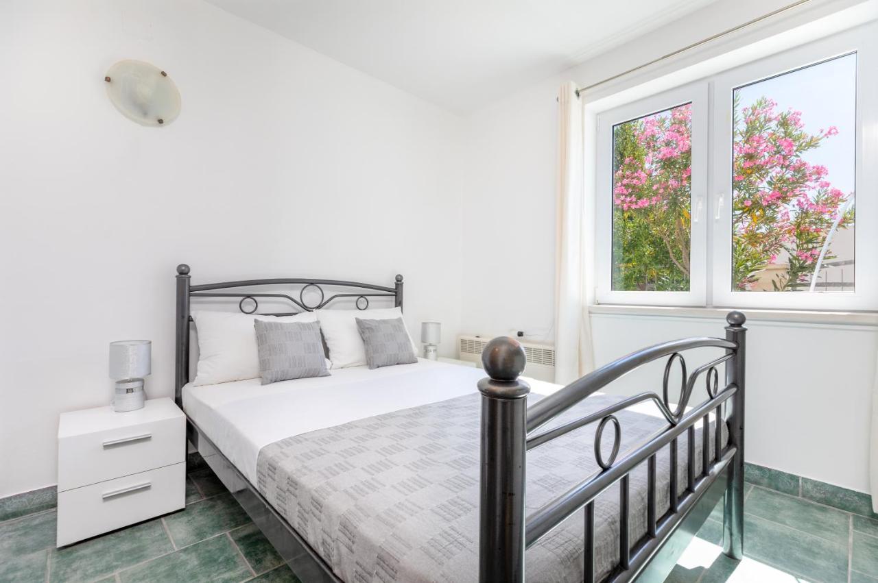 Apartments Villa Maja Рогозниця Екстер'єр фото