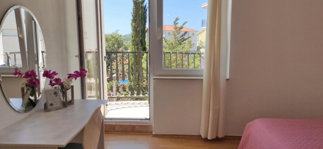 Apartments Villa Maja Рогозниця Екстер'єр фото
