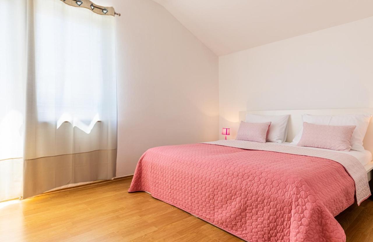 Apartments Villa Maja Рогозниця Екстер'єр фото